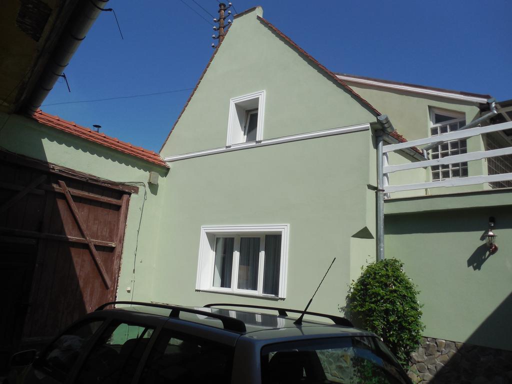 Gruen Haus Studio Apartment Sibiu Exterior photo